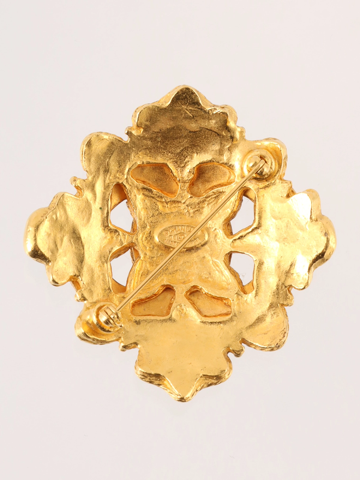 【使用感あり】シャネル 1994カットアウトCCラウンドブローチ CHANEL 1994 CC Round Brooch Gold – AMORE Vintage Tokyo