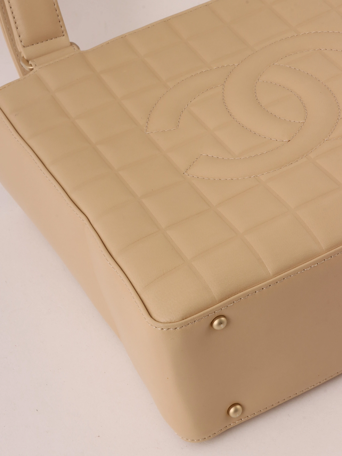 CHANEL 2003年頃製 チョコバーCCマークステッチスクエア