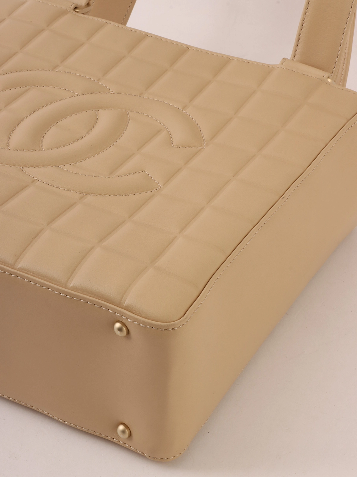 CHANEL ショルダーバッグ クリア　チョコバー　ヴィンテージ CHANEL 2003年頃製 チョコバーCCマークステッチスクエア