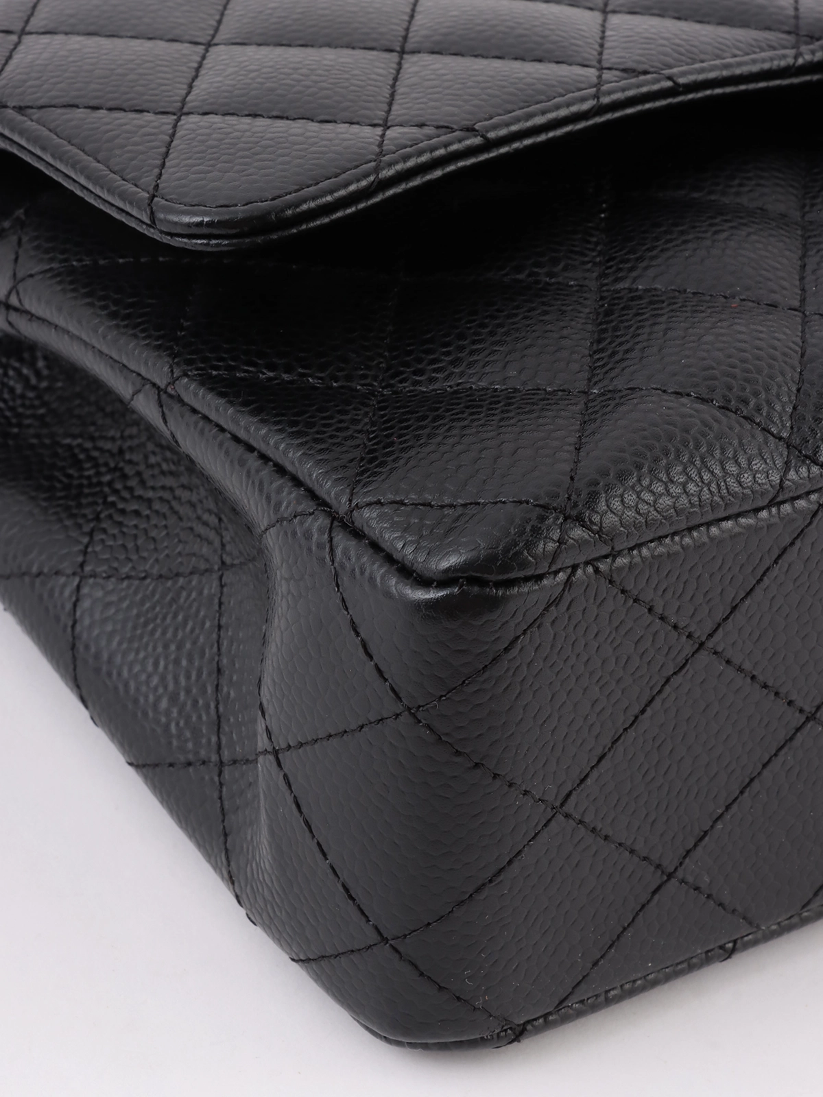 激レア19ロゴ_CHANEL_フラグメント_キャビア_カード_コイン_白 CHANEL シャネル 19 チェーン ココマーク マトラッセ コンパクト