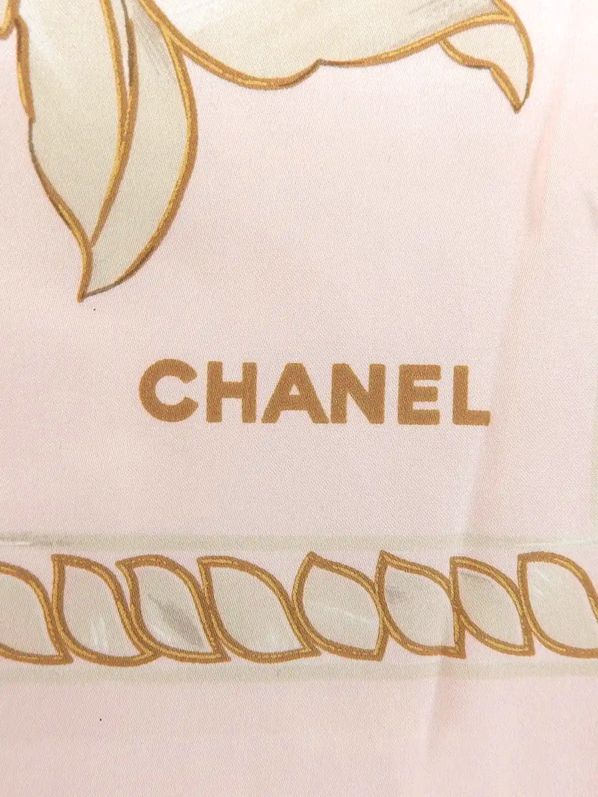 【希少品】上品なピンクベージュ★CHANEL★スカーフ★カメリア 極美品☆シャネル☆CHANEL スカーフ ハンカチ カメリア ピンク
