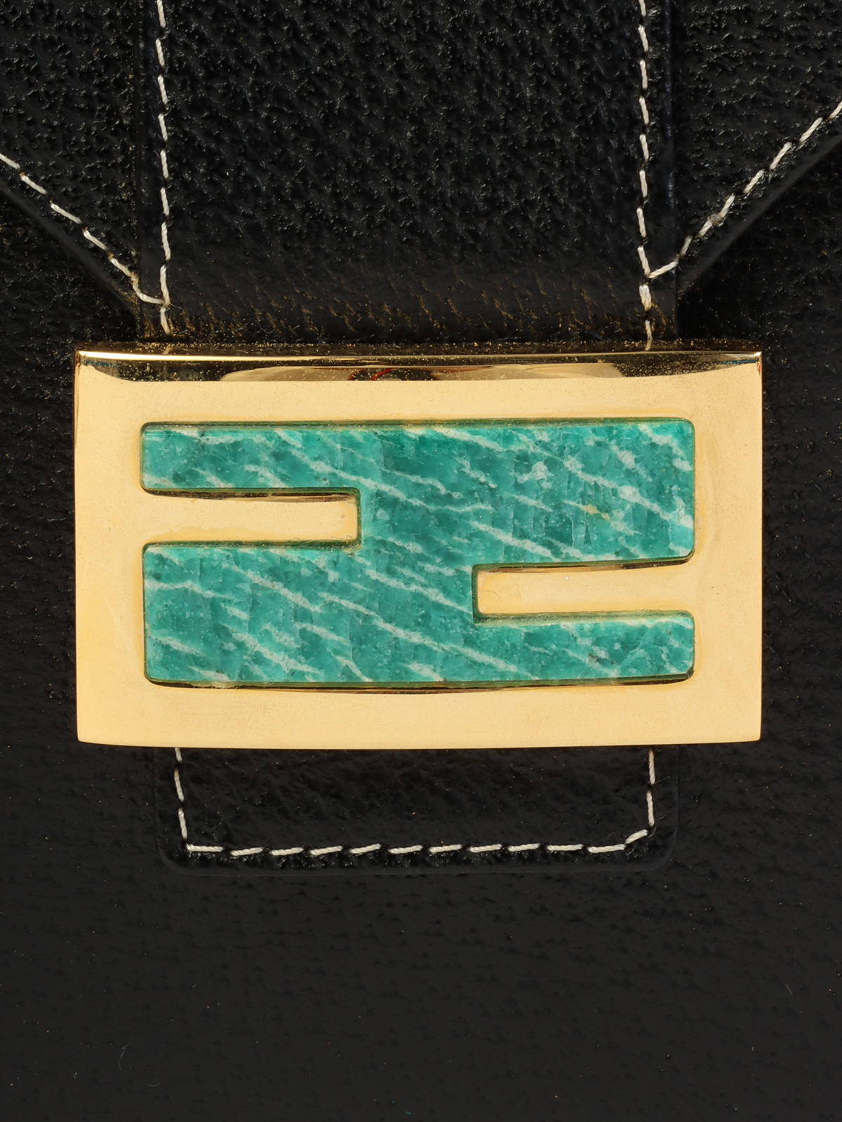 FENDI レザーエナメルロゴプレートハンドバッグ ブラック