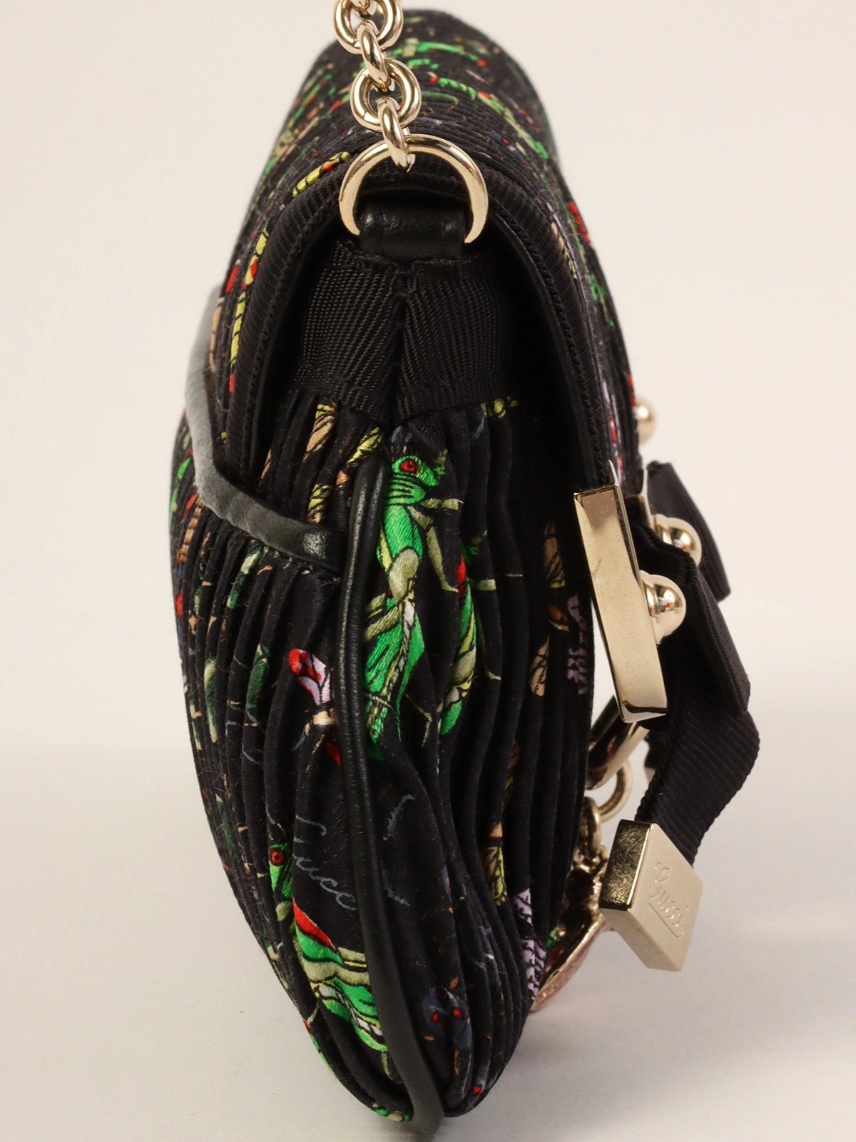 GUCCI インセクトパターンミニチェーンバッグ ブラック／マルチ