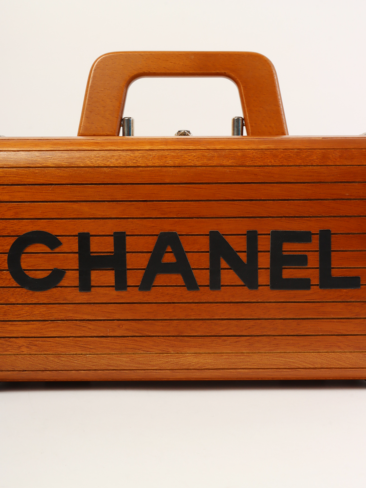 CHANEL ブラウン フライトキャップ レアヴィンテージ CHANEL 1995年頃製 ウッドCCマークロゴバニティ ブラウン