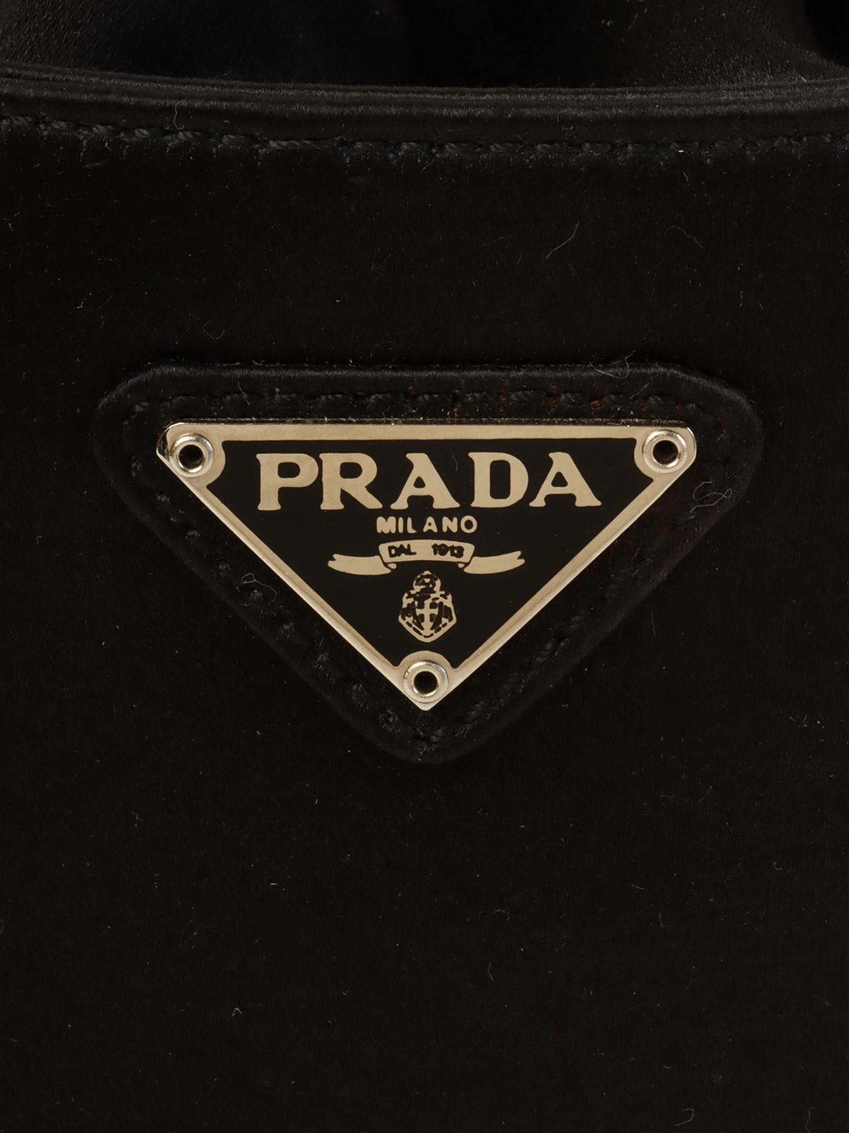PRADA サテンロゴプレートハンドバッグ ブラック｜VINTAGE QOO