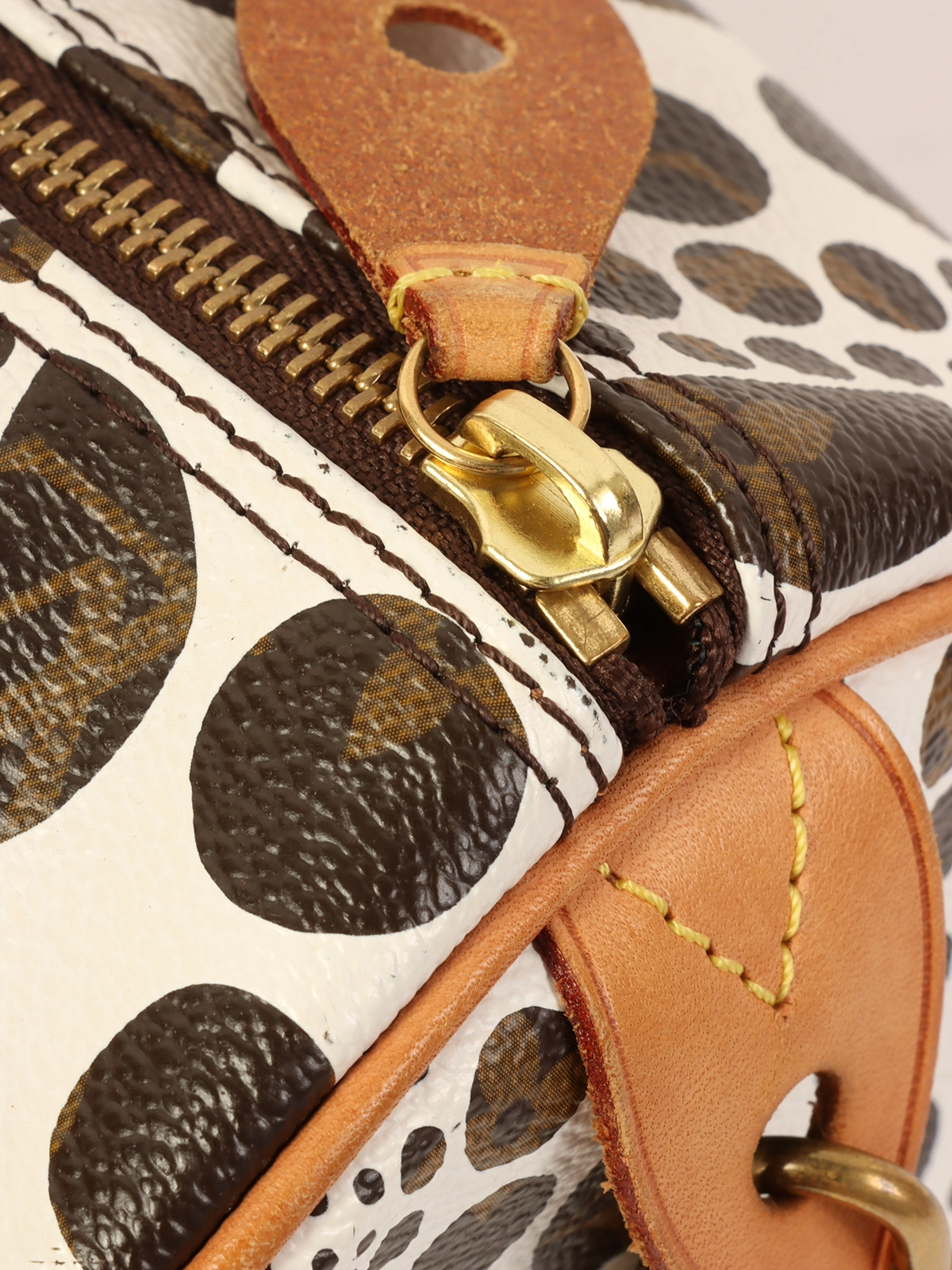 セブンイレブン 冬ギフト 2024 LOUIS VUITTON 草間彌生コラボレーションパピヨン 2012年製 文化、民俗