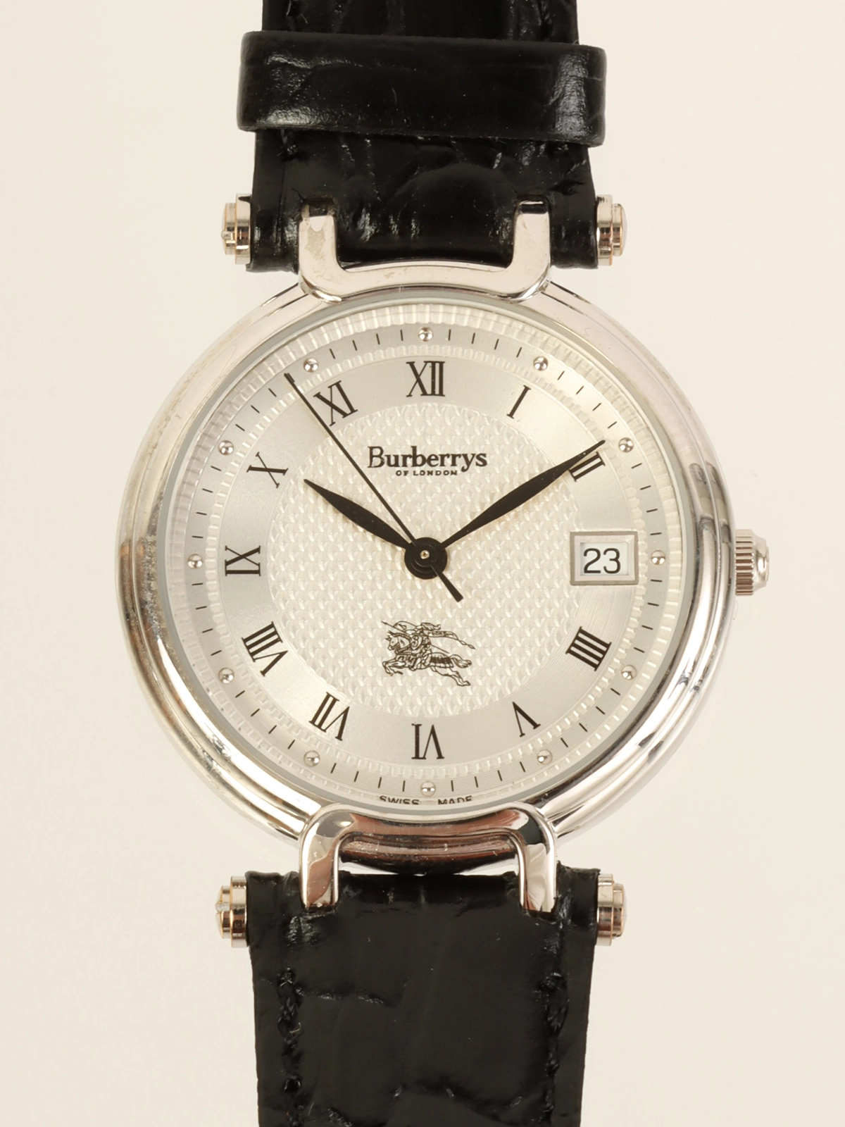 BURBERRY ラウンドロゴフェイスウォッチ シルバー／ブラック