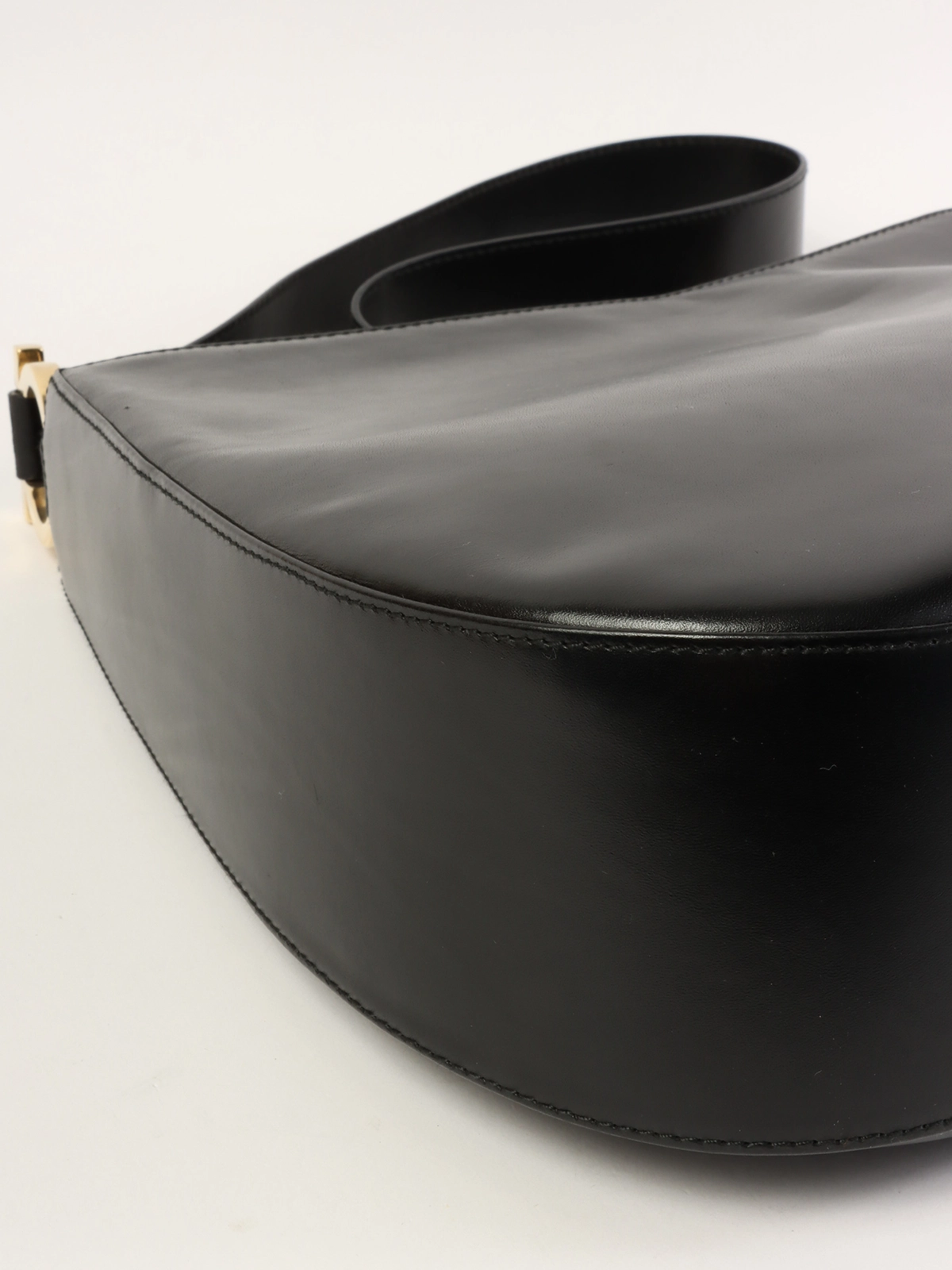 SALVATORE FERRAGAMO ガンチーニプレートショルダーバッグ
