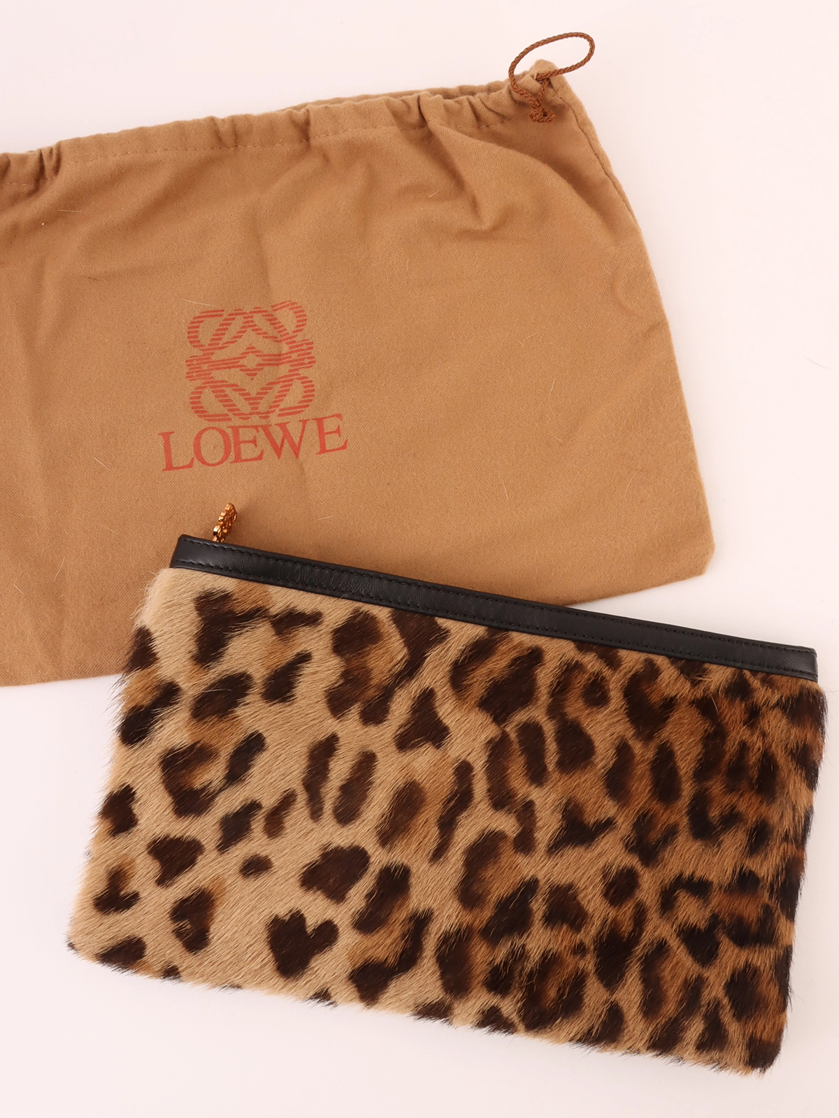 LOEWE ハラコレザーコンビレオパードパターンクラッチバッグ