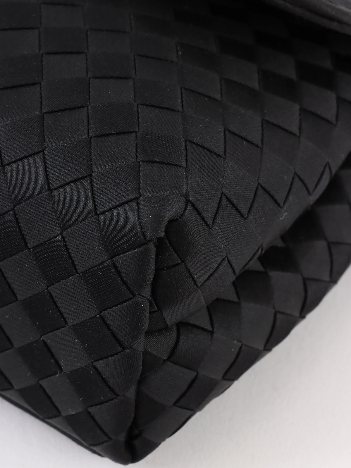 BOTTEGA VENETA サテンイントレチャートショルダーバッグ