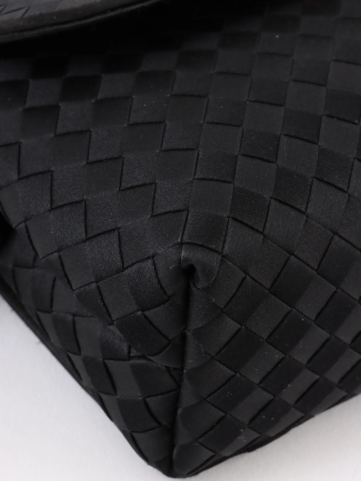 Bottega Veneta イントレチャート ショルダーバッグ サテン 黒 BOTTEGA VENETA サテンイントレチャートショルダーバッグ