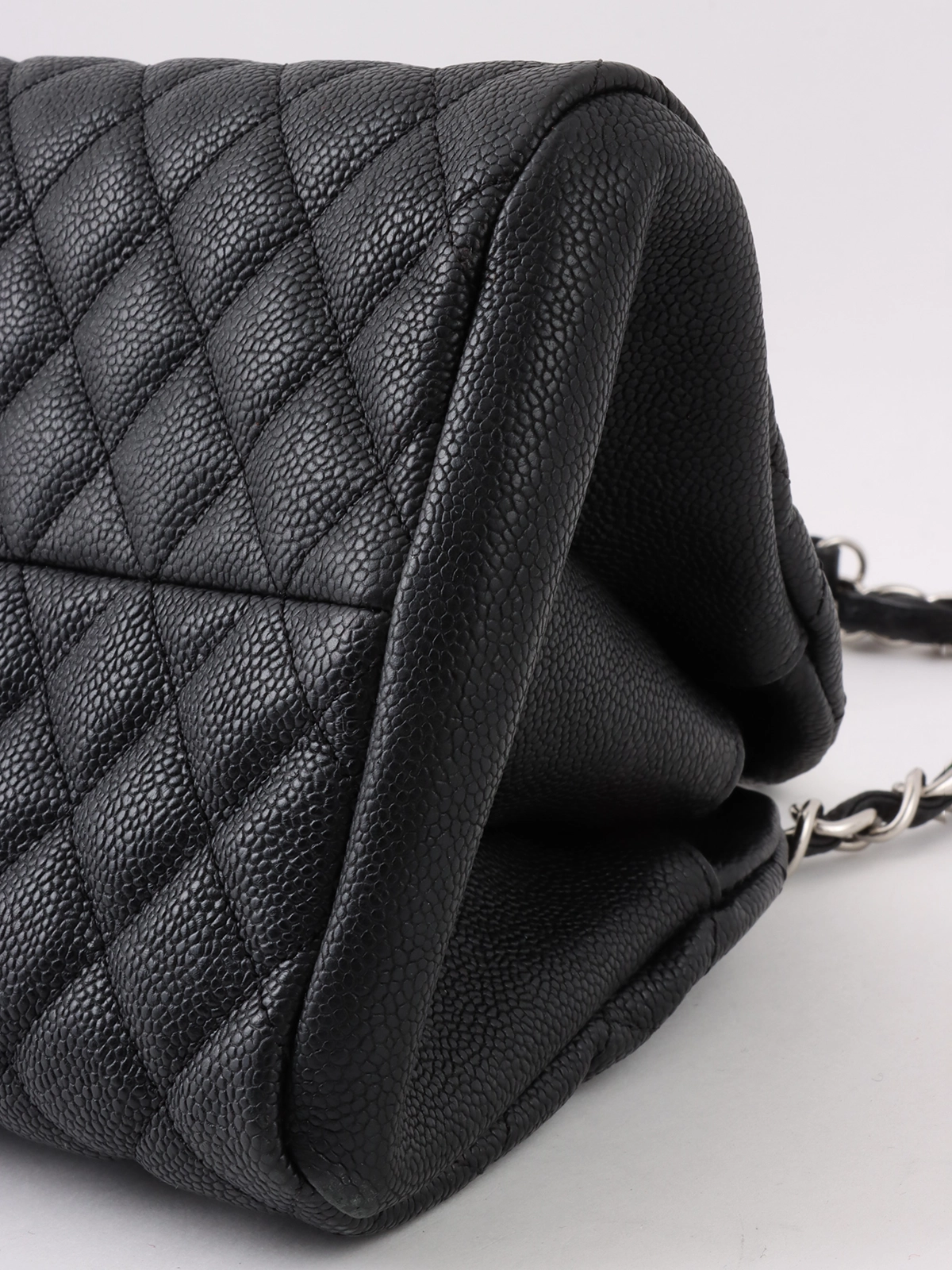 CHANEL 2011年頃製 キャビアスキンCCマークチャームチェーンショルダーバッグ ブラック｜VINTAGE QOO TOKYO｜ヴィンテージ  クー トーキョー