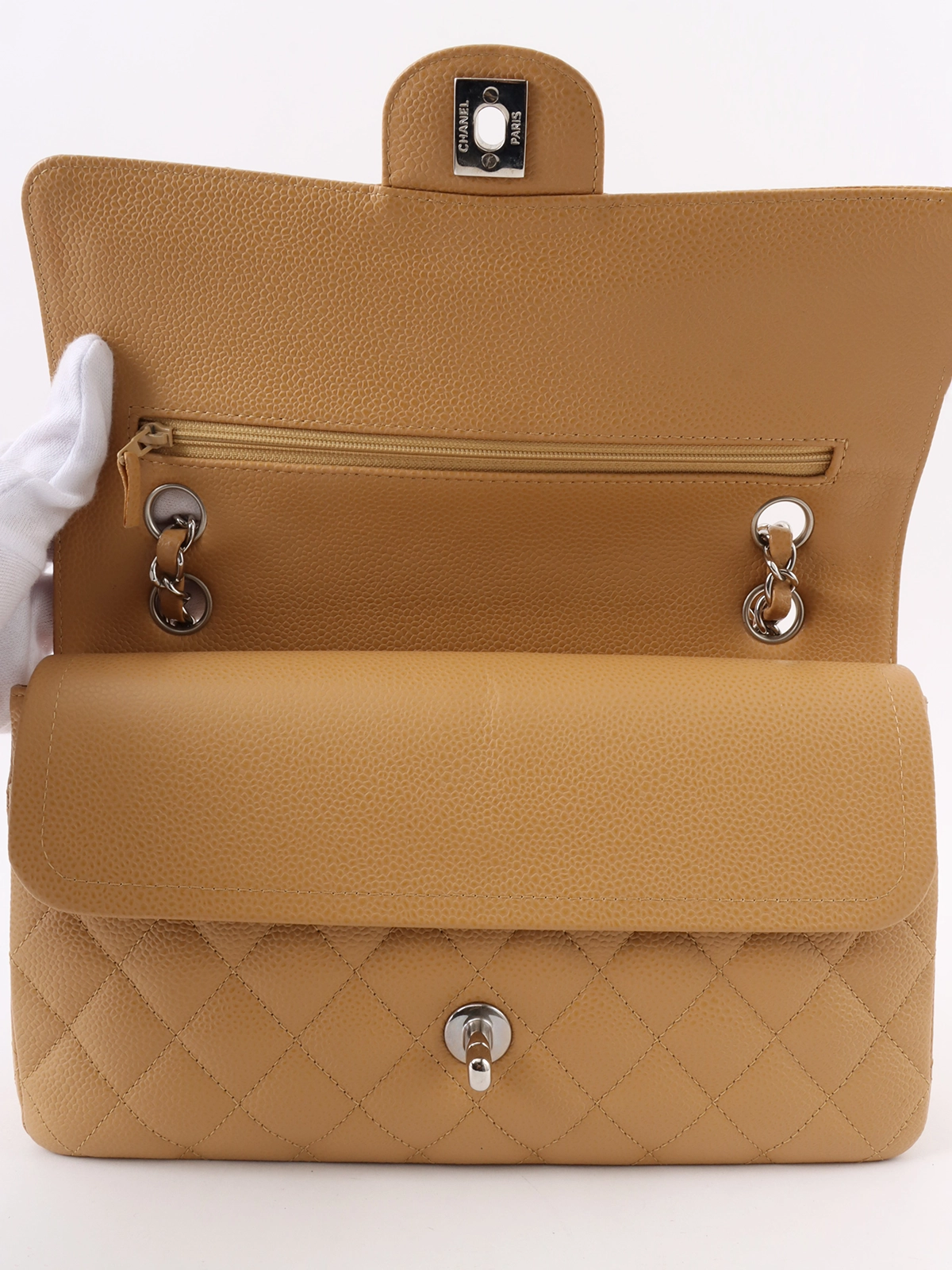 CHANEL 2005年頃製 キャビアスキンクラシックフラップチェーンバッグ25cm ベージュ｜VINTAGE QOO TOKYO｜ヴィンテージ クー  トーキョー