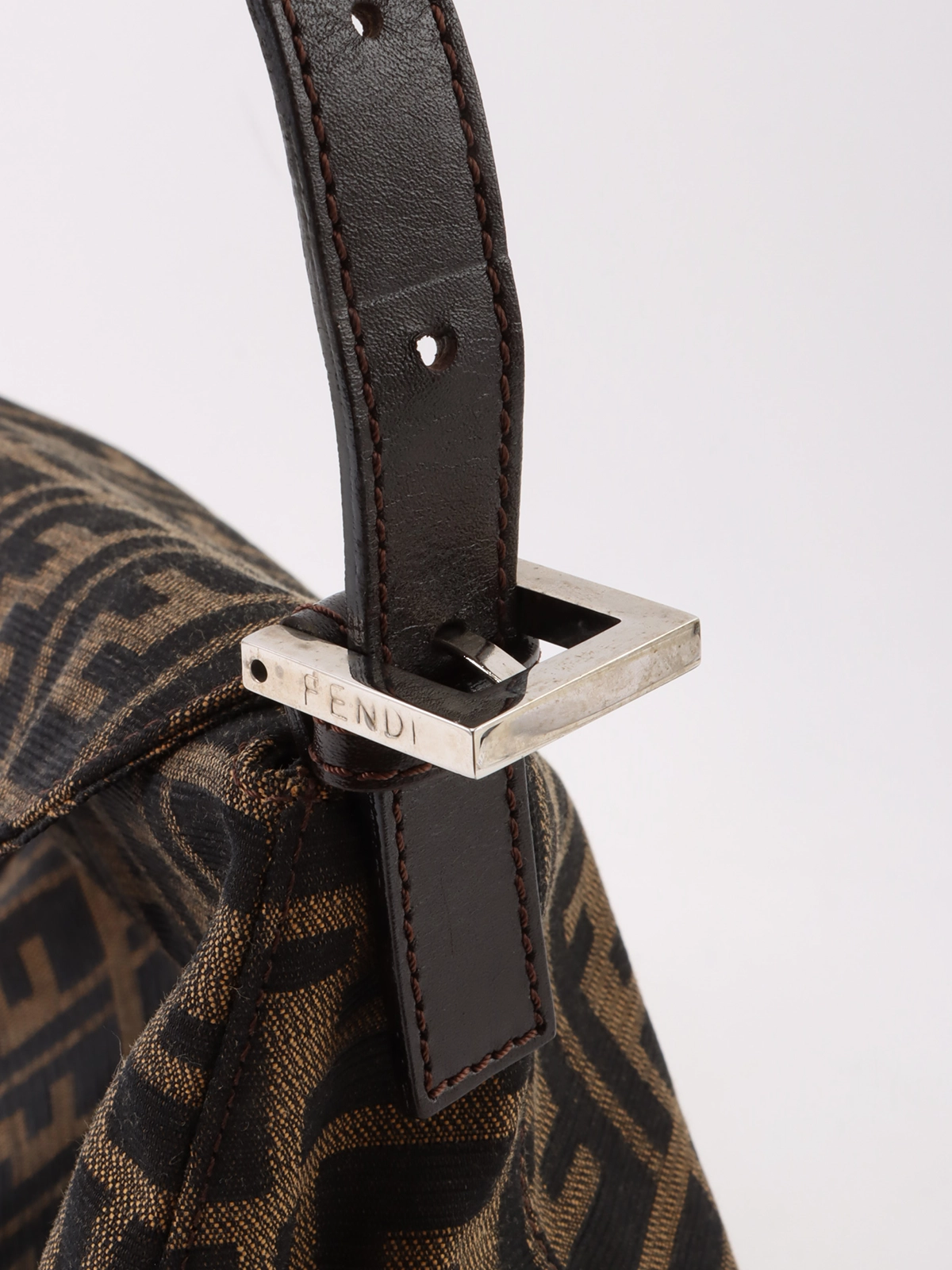 苫小牧バナナ】FENDI/フェンディ FFズッカパターン 2Wayバッグ ブラウン/ブラック ストラップ 保存袋付♪