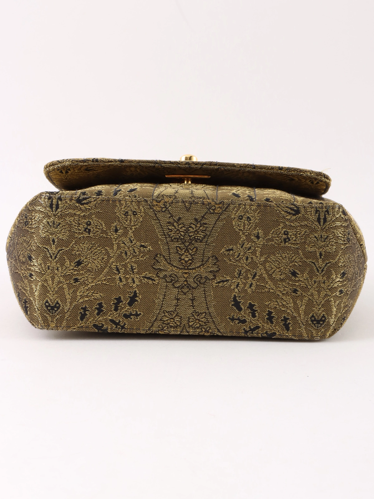 【新作】CHANEL 24K 希少☆大人上品鮮やかレッド♪ コインパース CHANEL 最新限定/入手困難24クルーズジップコインパース公式
