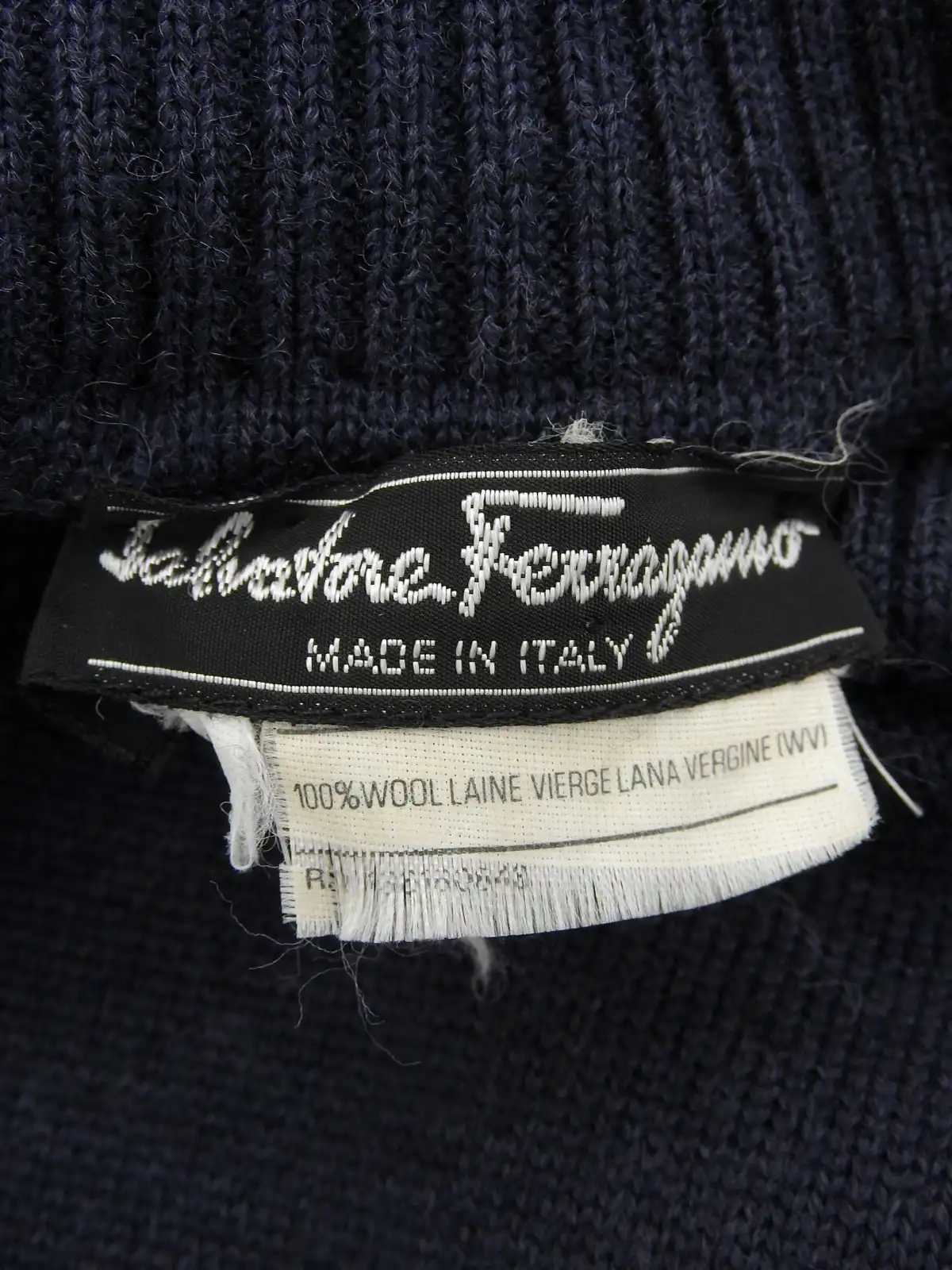 ★Salvatore Ferragamo★新品タグ★刺繍★ニットジャケット ☆Salvatore Ferragamo☆新品タグ☆刺繍☆ニットジャケット