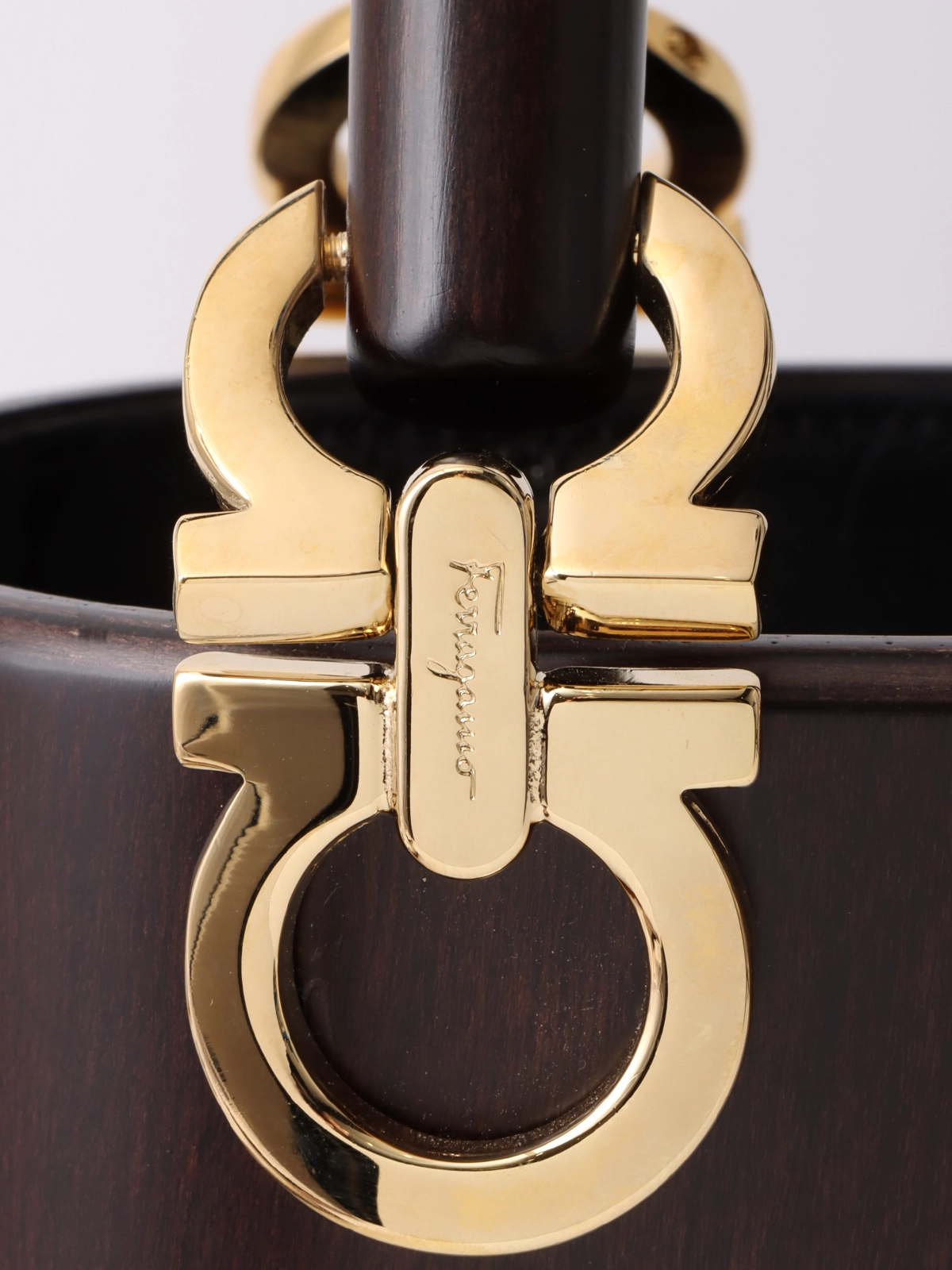 SALVATORE FERRAGAMO ウッドガンチーニプレートハンドバッグ