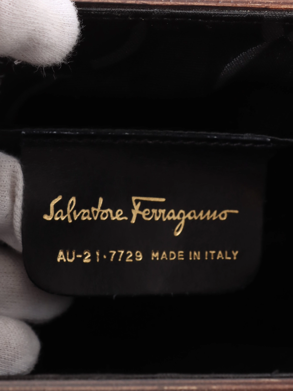 【関税込み】Ferragamo ブラウン ロゴプレート ミュール フェラガモ 長財布 財布 レディース ラウンドファスナー
