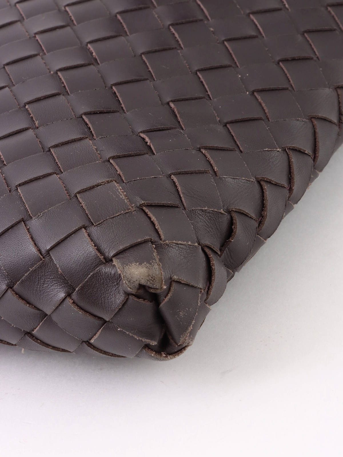 BOTTEGA VENETA イントレチャートショルダーバッグ ブラウン
