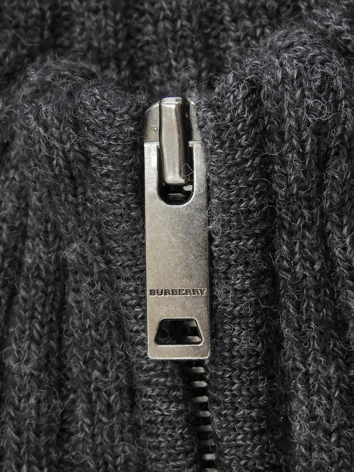 BURBERRY アーガイルパターンハーフジップニットトップス グレー