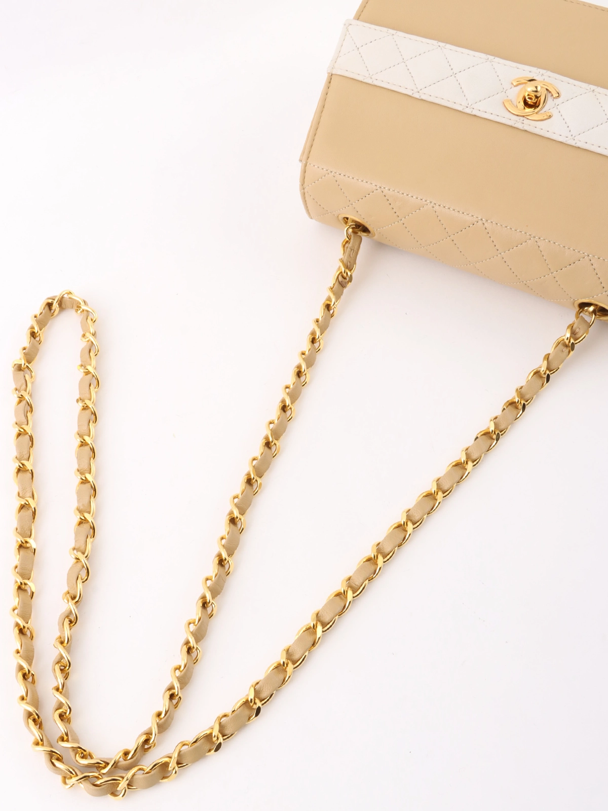 CHANEL 1990年頃製 バイカラーCCターンロックチェーンショルダー CHANEL 1990年頃製 バイカラーCCターンロックチェーンショルダー