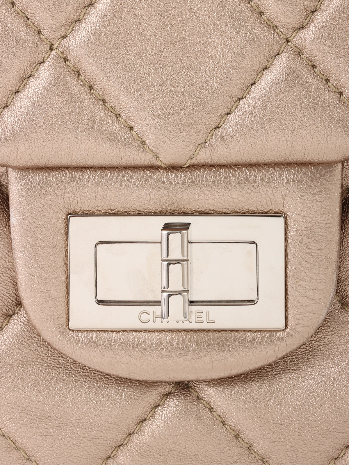 CHANEL 2010年頃製 2.55クラッチバッグ ゴールド|VINTAGE QOO CHANEL 2010年頃製 2.55クラッチバッグ ゴールド|VINTAGE QOO