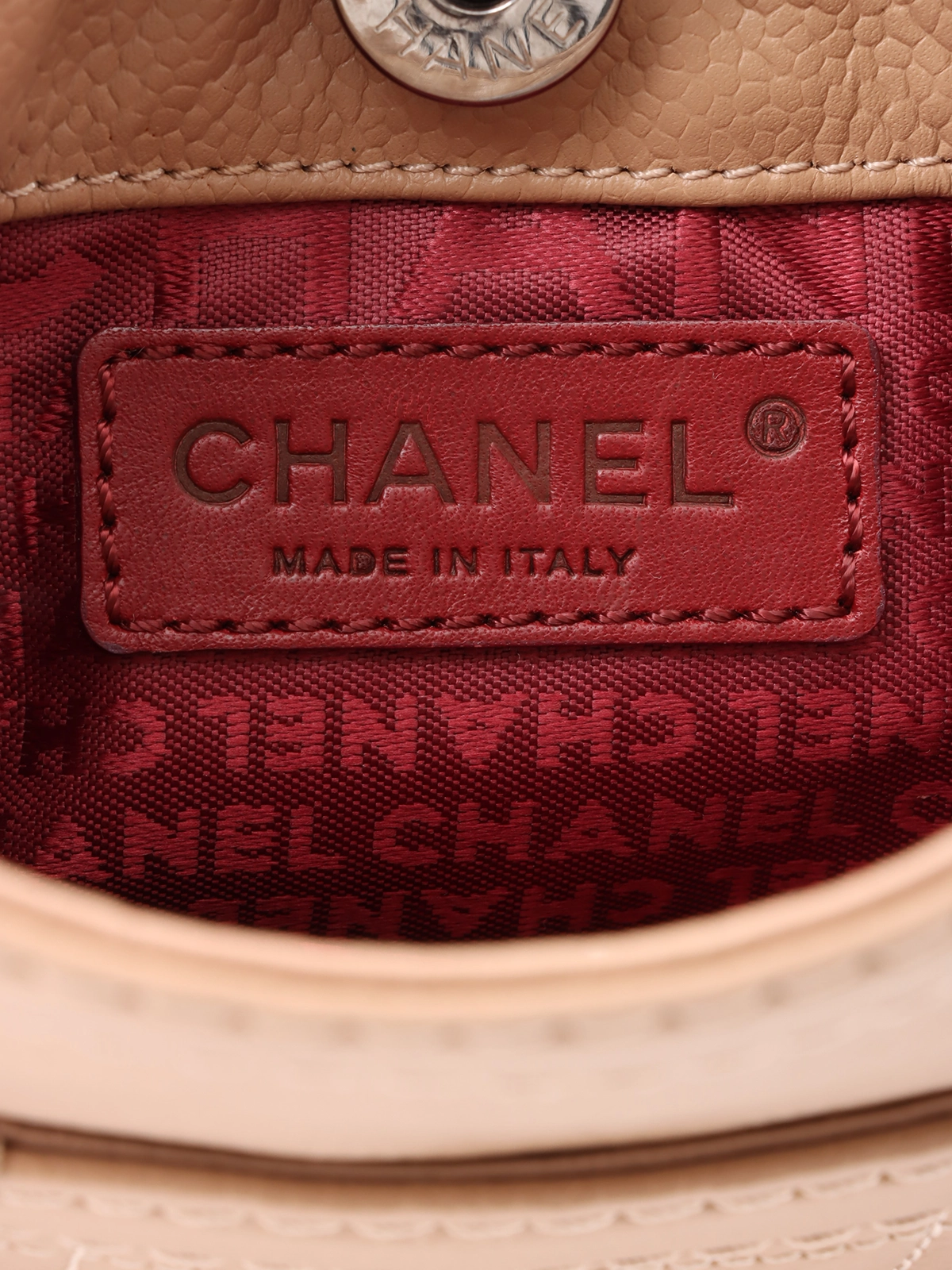 CHANEL 2004年頃製 キャビアスキンロゴプレートチェーン CHANEL 2004年頃製 キャビアスキンロゴプレートチェーン