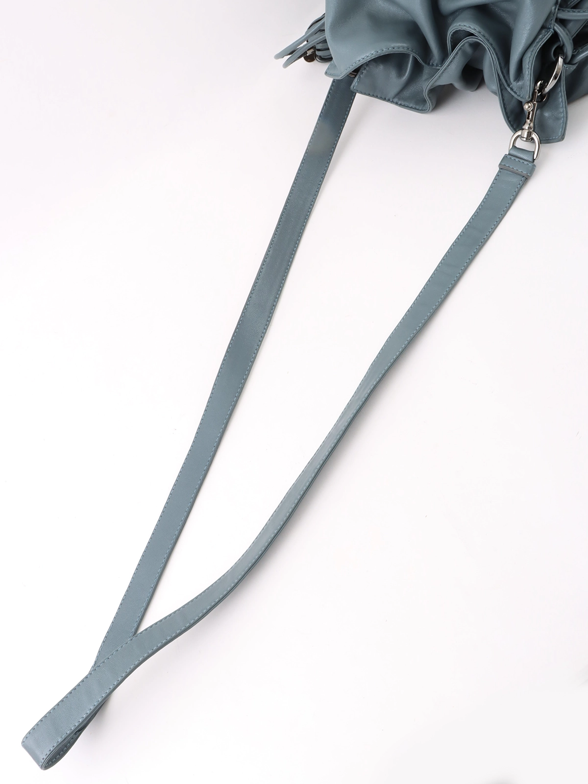 LOEWE フラメンコロゴエンボスショルダーバッグ メタリック LOEWE フラメンコロゴエンボスショルダーバッグ メタリック
