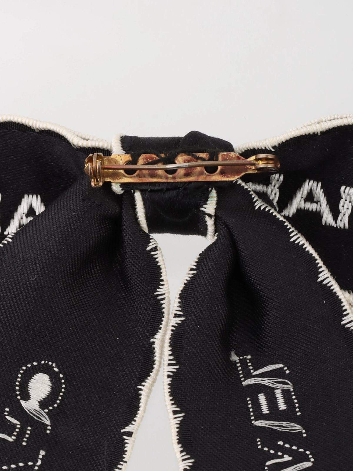CHANEL ロゴリボンブローチ ブラック｜VINTAGE QOO TOKYO