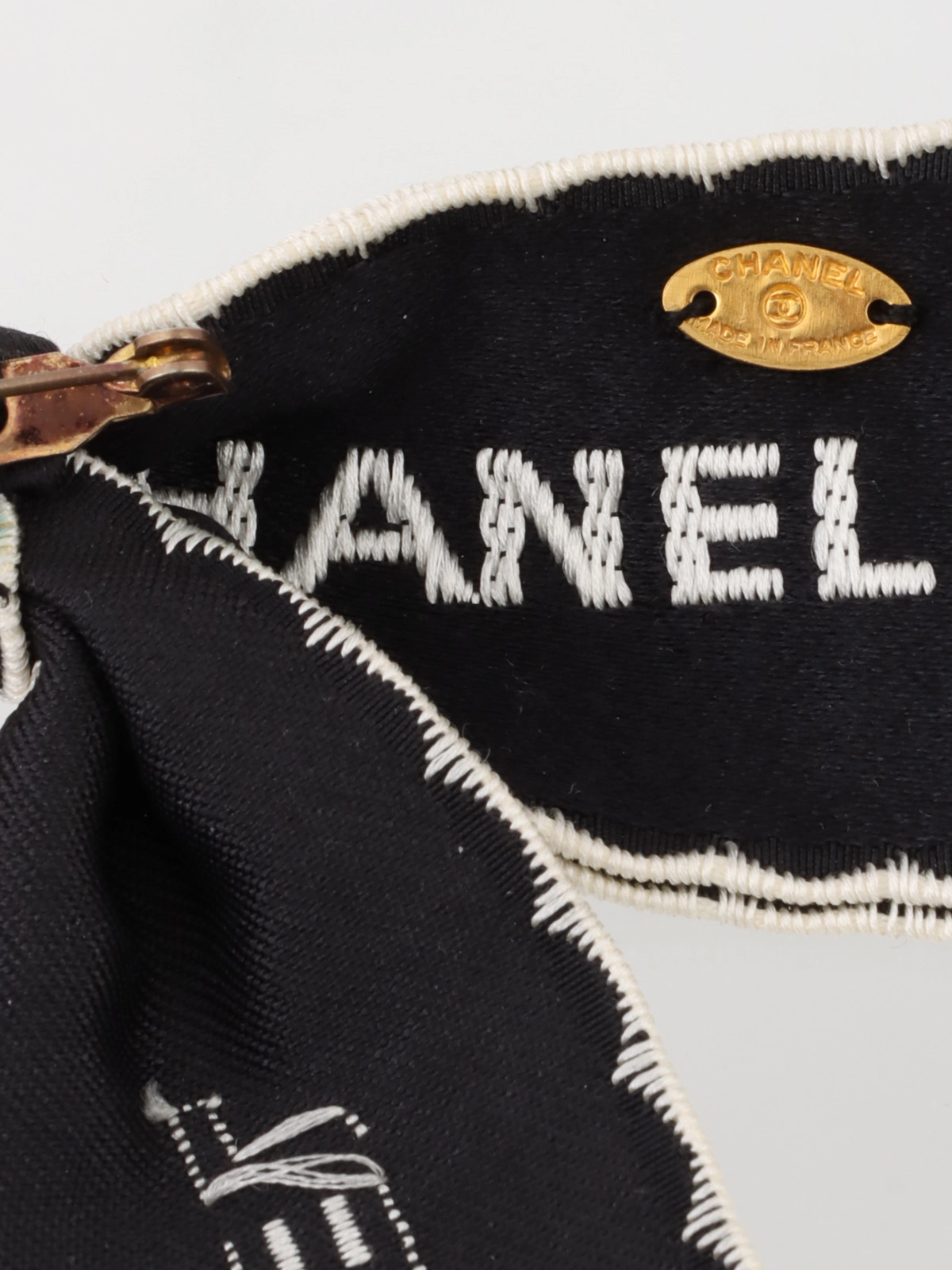 CHANEL ロゴリボンブローチ ブラック｜VINTAGE QOO TOKYO