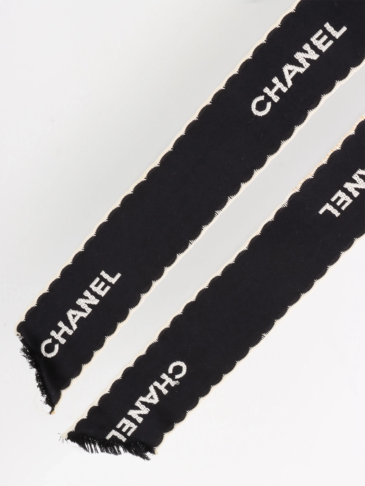 CHANEL ロゴリボンブローチ ブラック｜VINTAGE QOO TOKYO