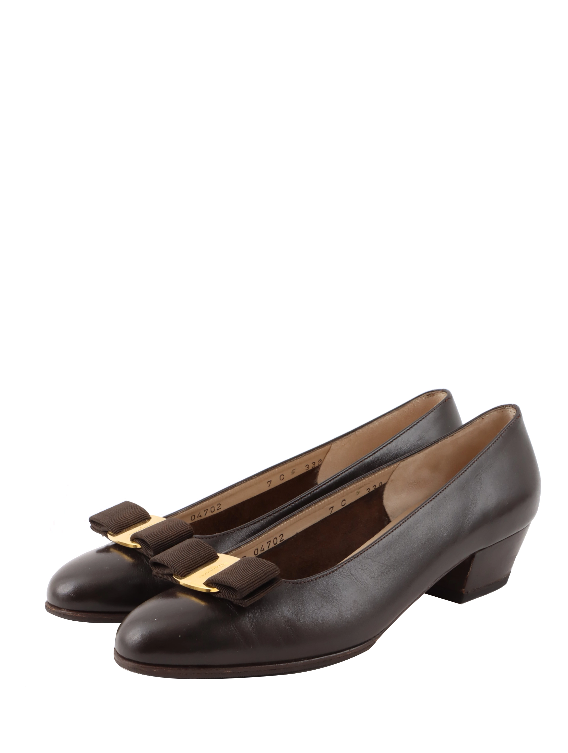 SALVATORE FERRAGAMO ヴァラリボンプレートパンプス ブラウン