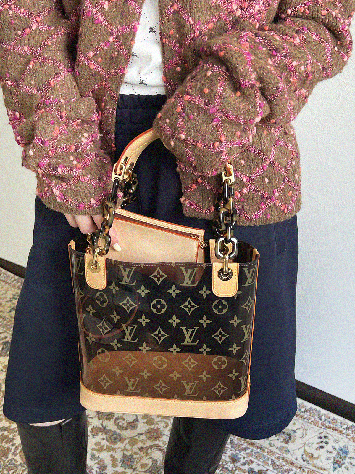 【淡色で優しく上品に】Louis Vuitton エニータイム フラップ LOUIS VUITTON - LOUIS VUITTON(ルイ・ヴィトン) タイムアウト