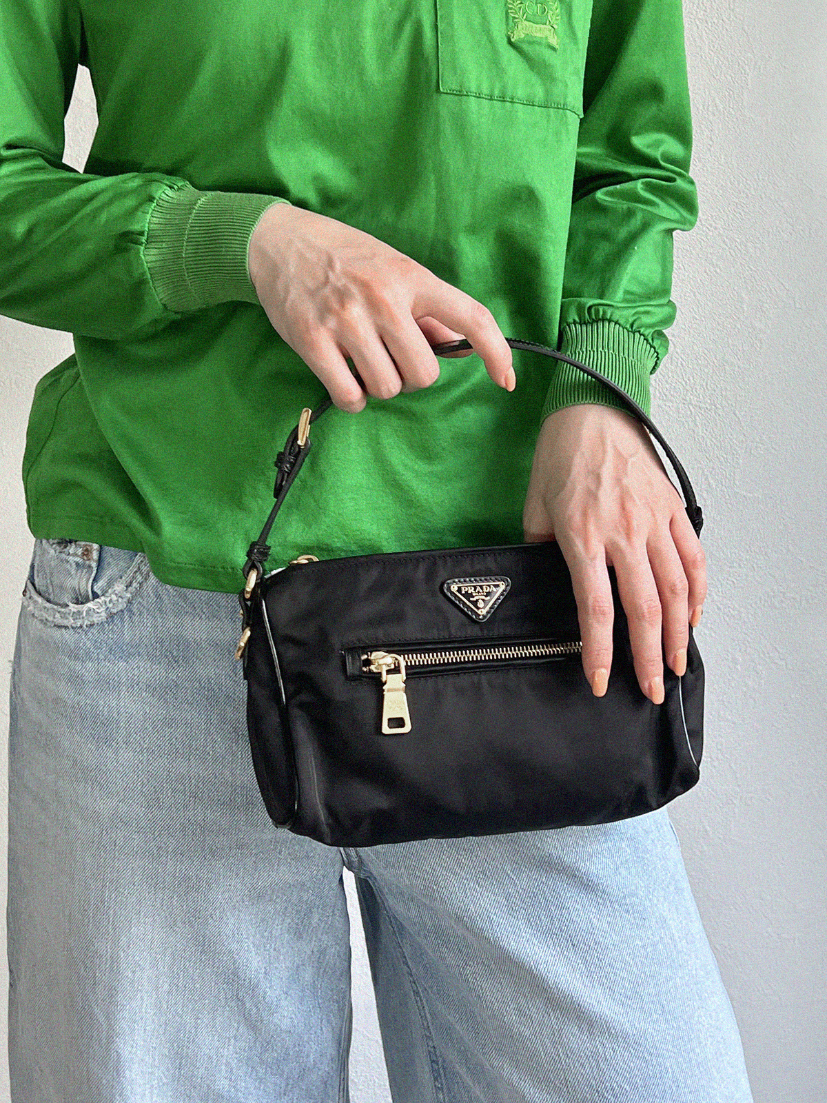   エナメル ロゴプレート ナイロン バックパック PRADA ナイロンロゴプレートハンドバッグ ブラック｜VINTAGE QOO