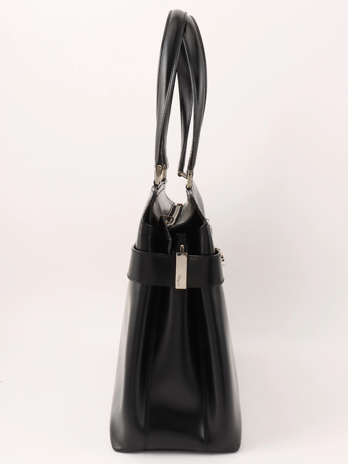 ワコー　フォーマルハンドバッグ　ブラック　ガンチーニ SALVATORE FERRAGAMO ガンチーニプレートハンドバック ブラック