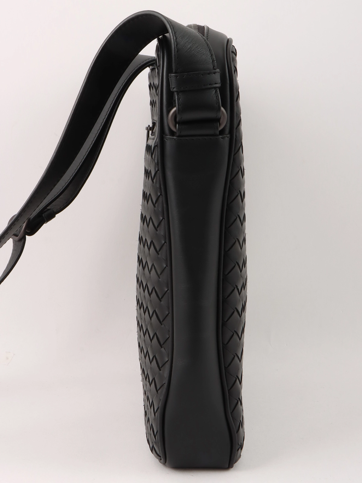 BOTTEGA VENETA イントレチャートショルダーバック ブラック