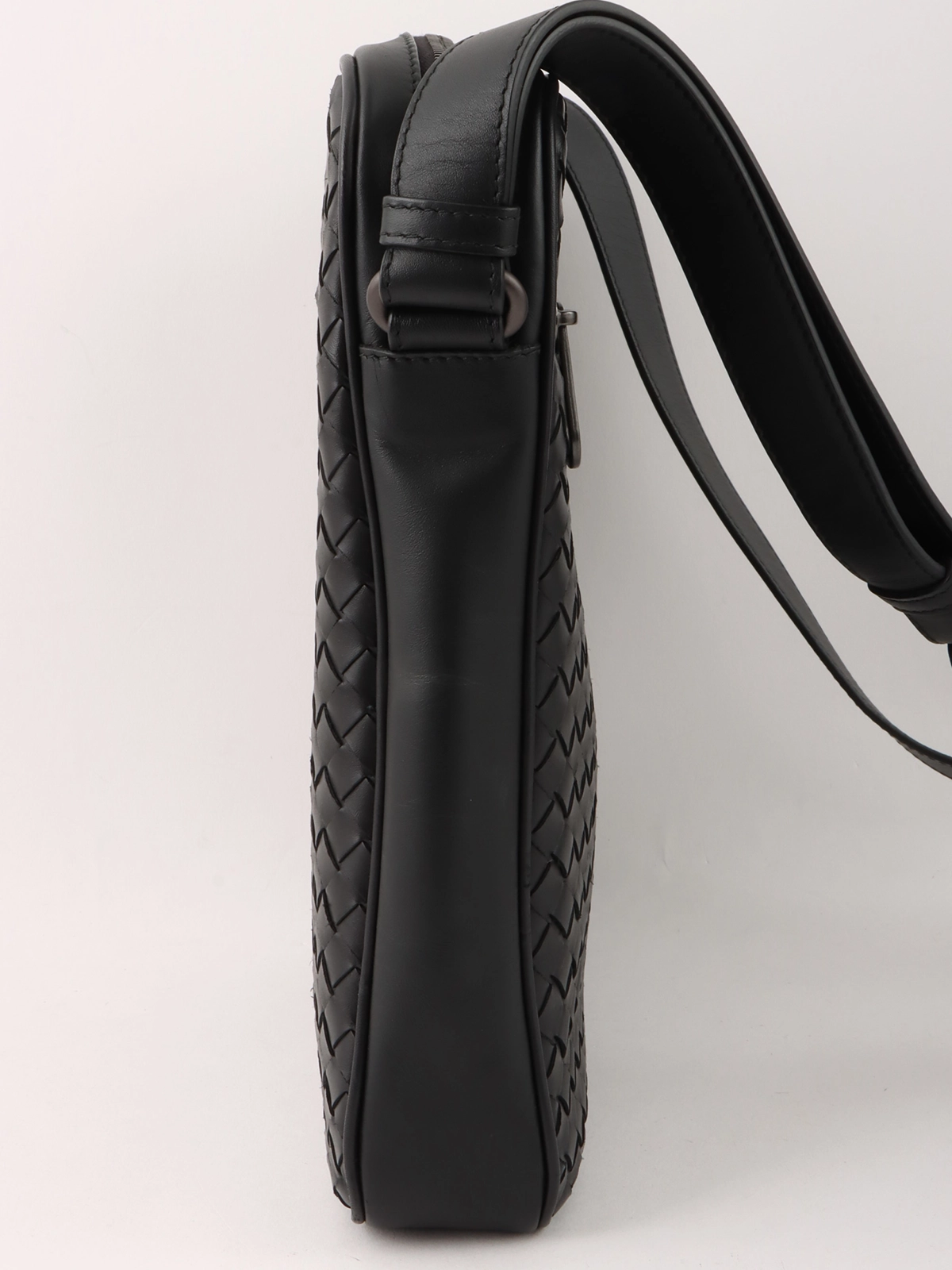 BOTTEGA VENETA イントレチャートショルダーバック ブラック