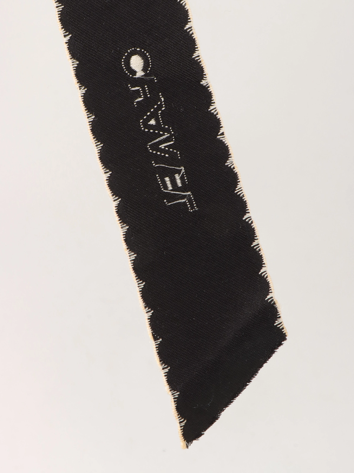 再値下げ！CHANEL ブラックリボン ブローチ　ヴィンテージ CHANEL Pre-Owned リボン ブローチ | ブラック | FARFETCH JP