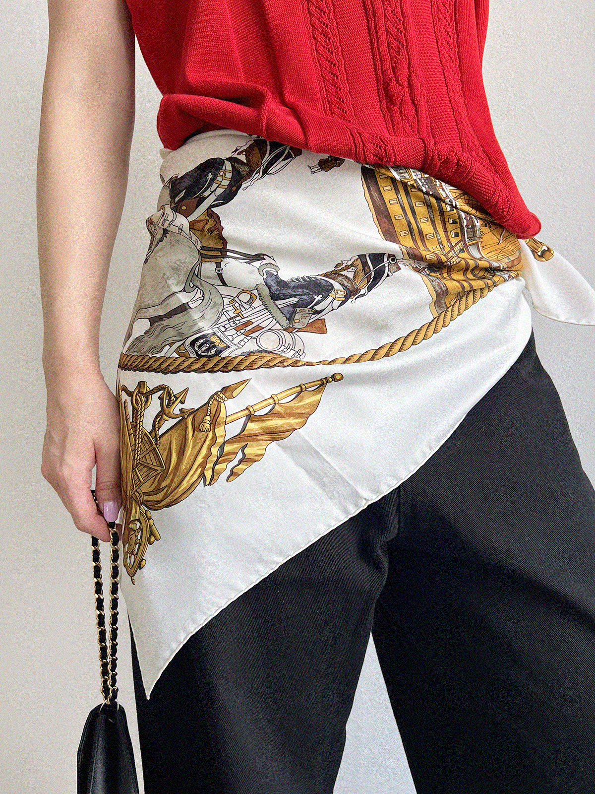様々なアレンジが楽しめる【Hermes】カヴァルケード スカーフ 90 お洒落♪】HERMES カレ 90 《ラ・ヴァレ・ドゥ・クリスタル