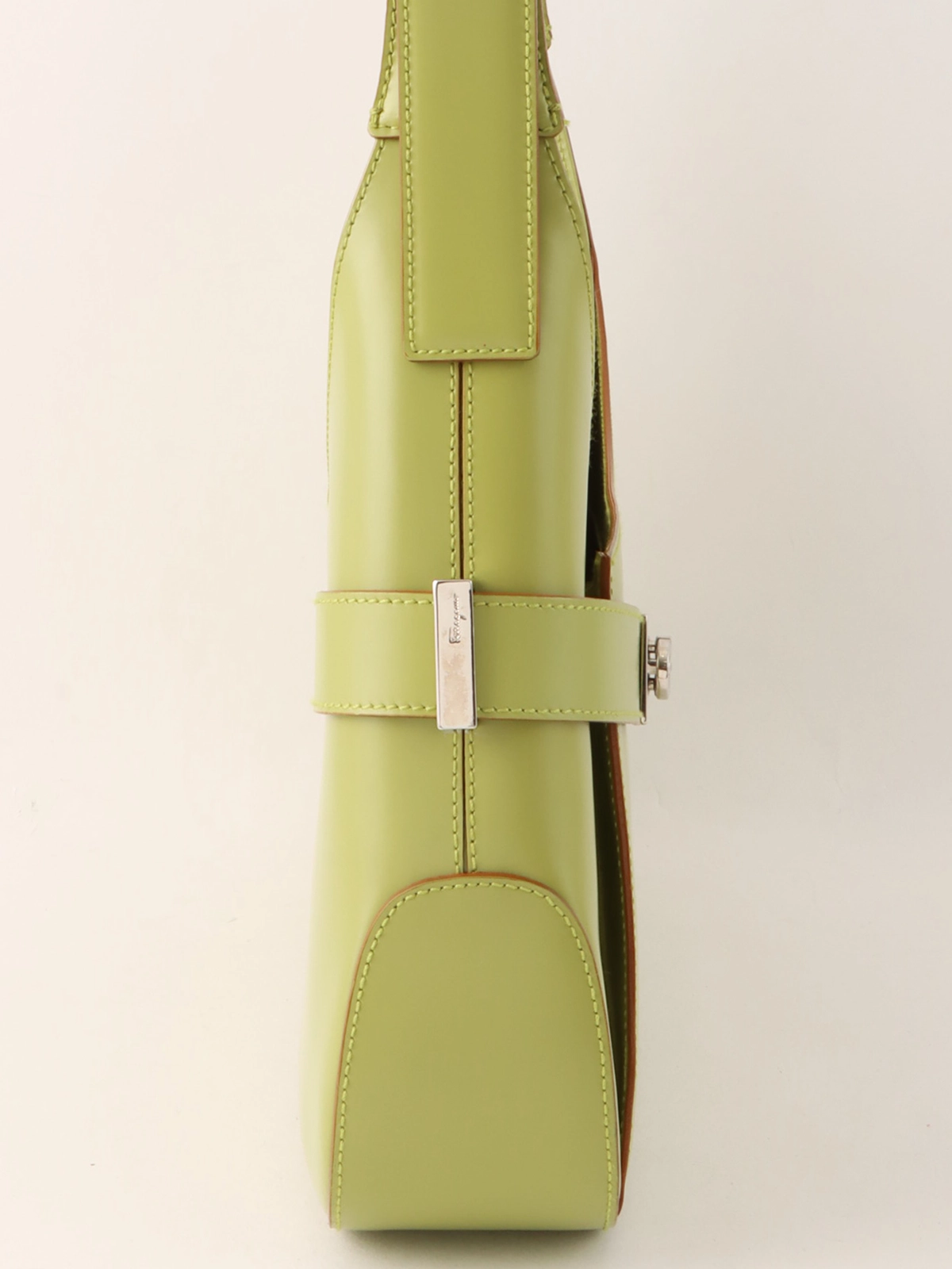 SALVATORE FERRAGAMO ガンチーニプレートワンショルダーバッグ