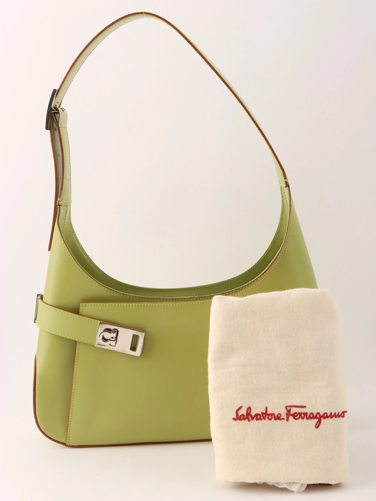 SALVATORE FERRAGAMO ガンチーニプレートワンショルダーバッグ
