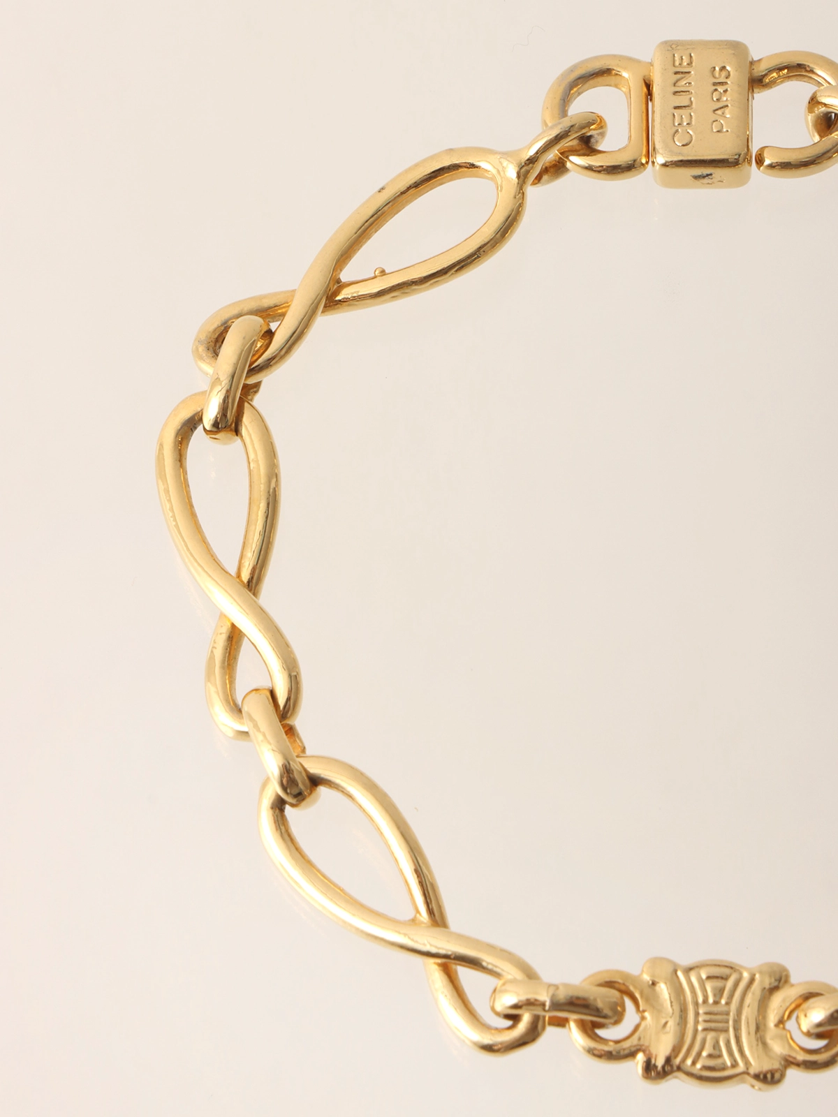 CELINE ゴールドブラス トリオンフ ブレスレット TRIOMPHE ARTICULATED BRACELET IN BRASS WITH GOLD FINISH
