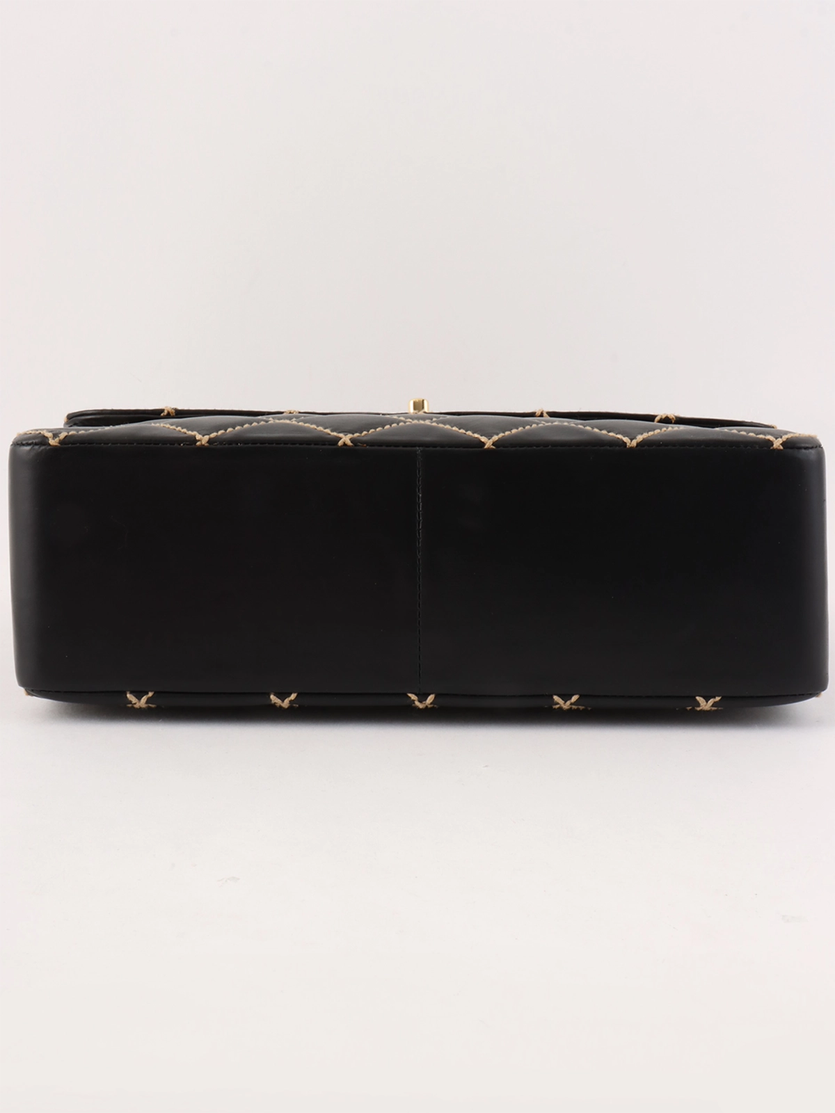 コーデを格上げ☆【CHANEL】レザーブローチ ターンロック CHANEL（レザー ・ ブローチ/コサージュ）のフリマアイテム一覧