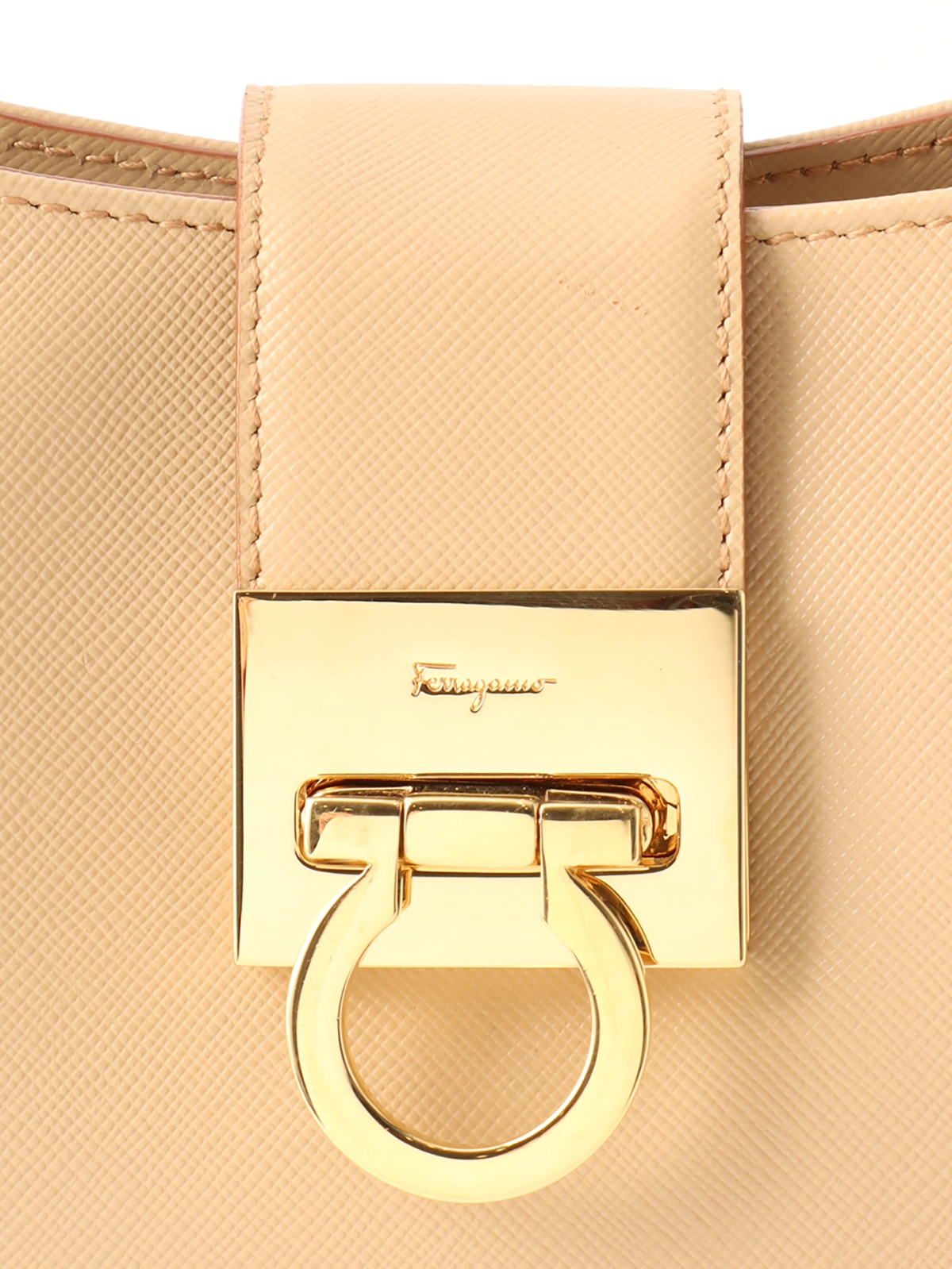 SALVATORE FERRAGAMO ガンチーニプレートワンショルダーバッグ