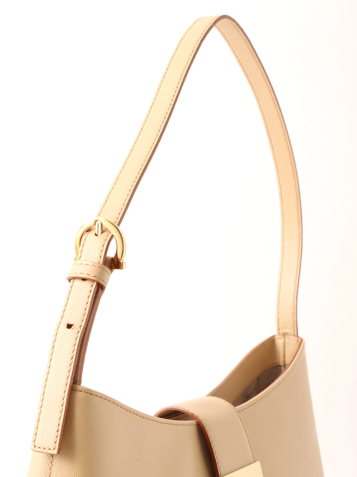 SALVATORE FERRAGAMO ガンチーニプレートワンショルダーバッグ