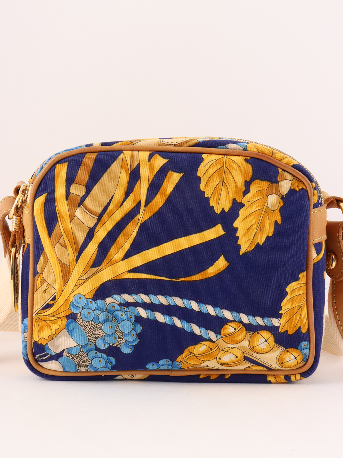 【VINTAGE】LOEWE ロゴ エンボス ショルダーバッグ 値下げ！LOEWE エンボスロゴ ショルダーバッグ ブラウン - メルカリ