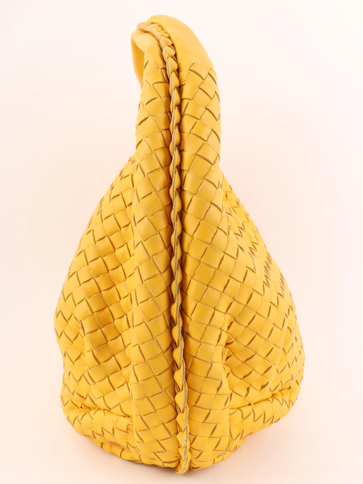 【国内発送】BOTTEGA VENETA トラベラー ホーボーバッグ ホーボーバッグ BOTTEGA VENETA(ボッテガヴェネタ) - 海外通販の