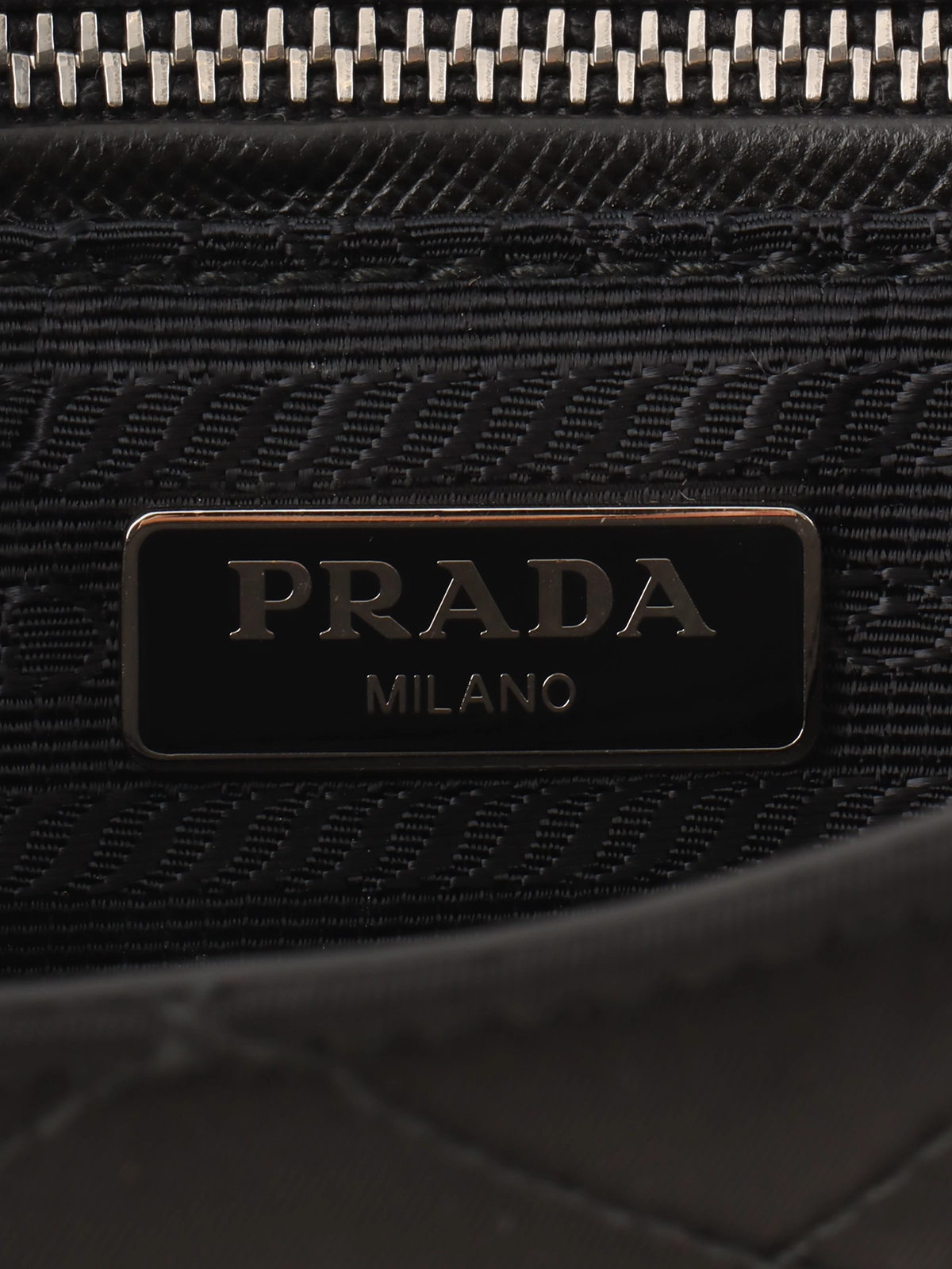 PRADA ロゴプレートチェーンショルダーバッグ ブラック｜VINTAGE