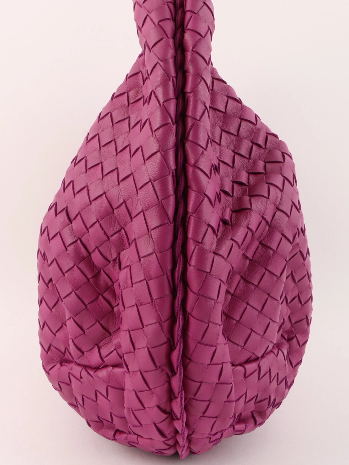 BOTTEGA VENETA／ イントレチャート ナッパ コスメポーチ パープル BOTTEGA VENETA イントレチャートホーボーバッグ パープル
