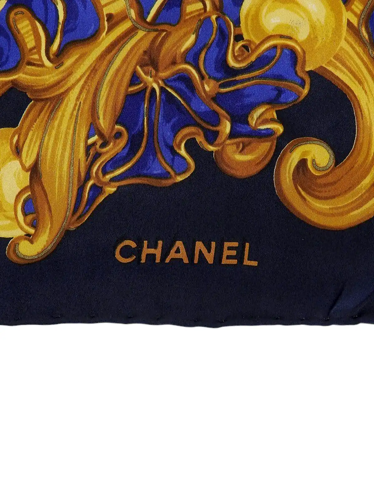 CHANEL デザインパターンスカーフ ネイビー／ゴールド／ブルー